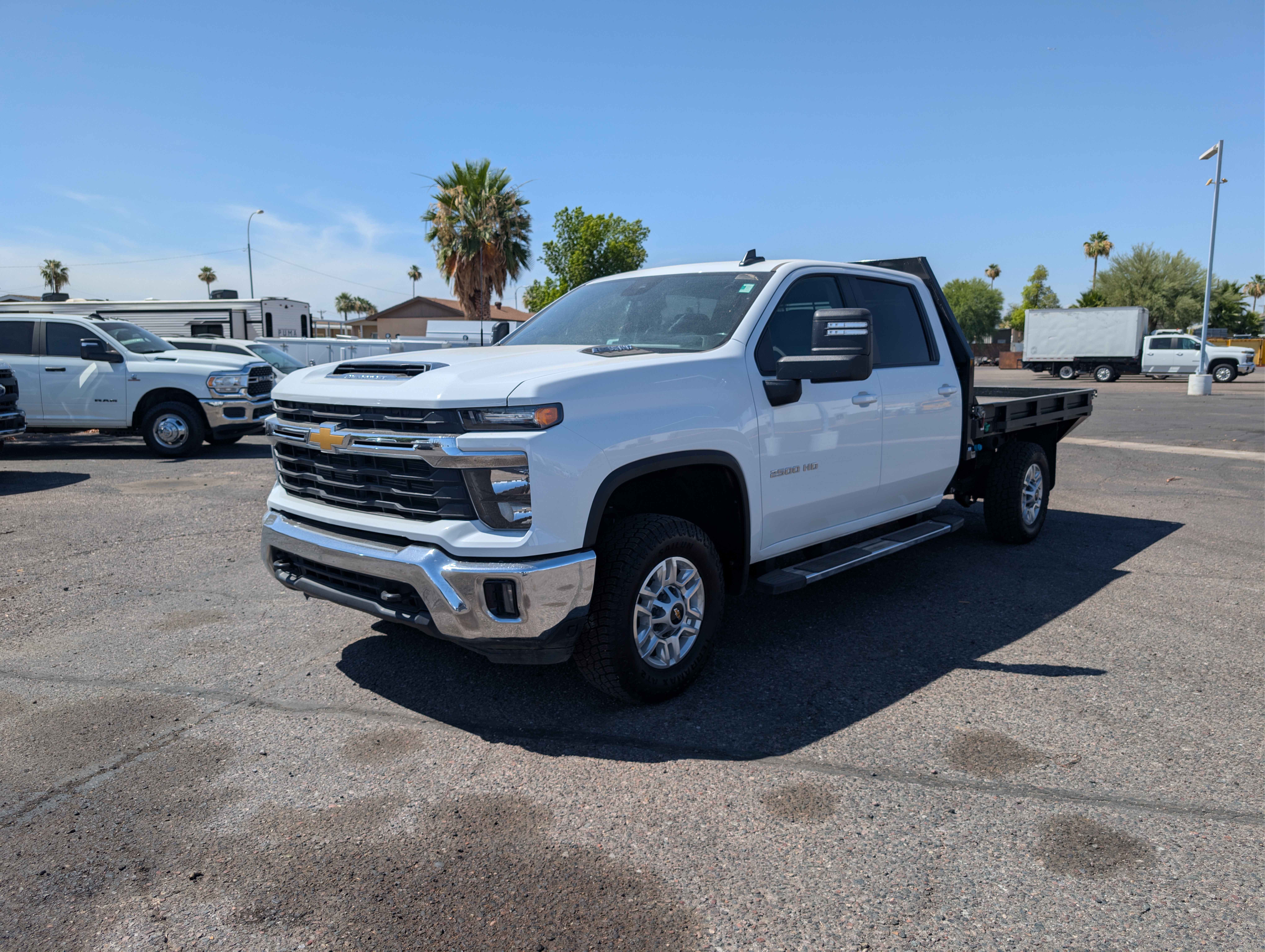 2024 CHEVROLET Silverado 2500HD 4X4 Flatbed Truck