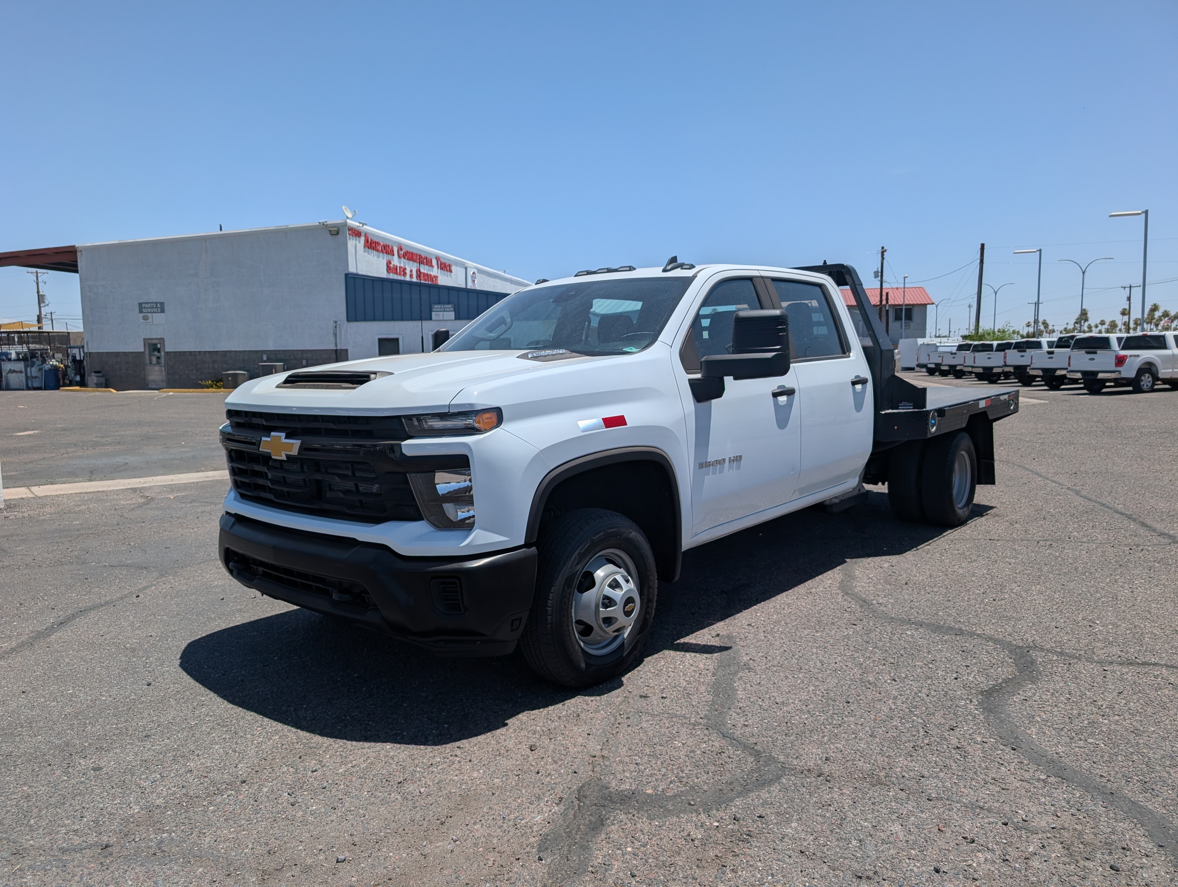 2025 CHEVROLET Silverado 3500HD 4X4 Flatbed Truck