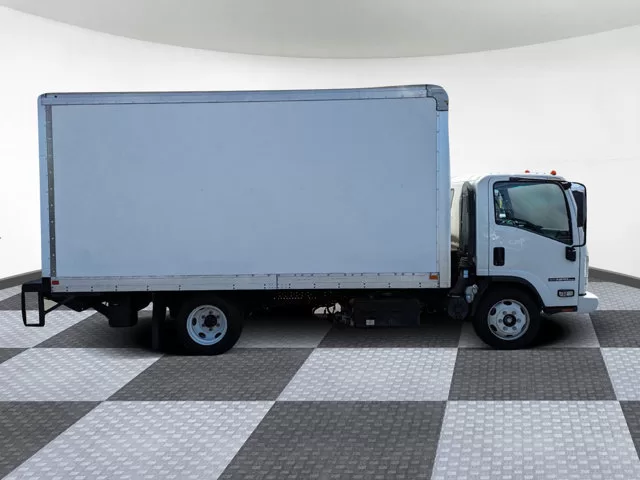 2022 Isuzu NPR-XD 16 Foot Box Truck with Lift Gate. 03