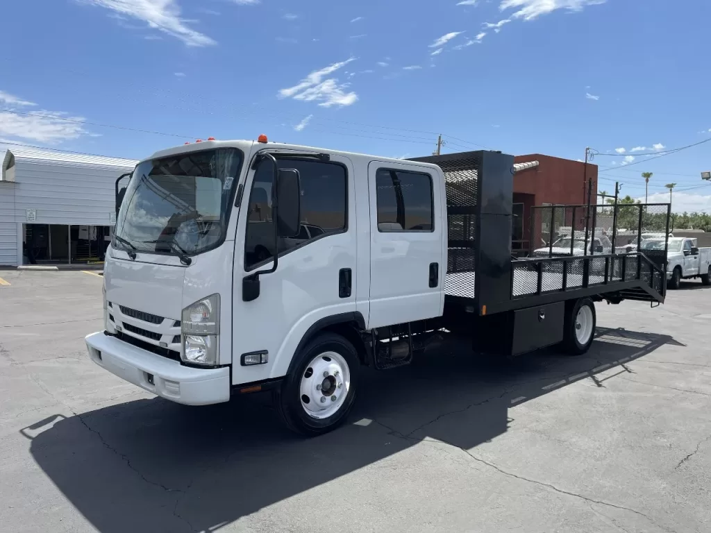 2017 Isuzu npr flatbed with dovetail