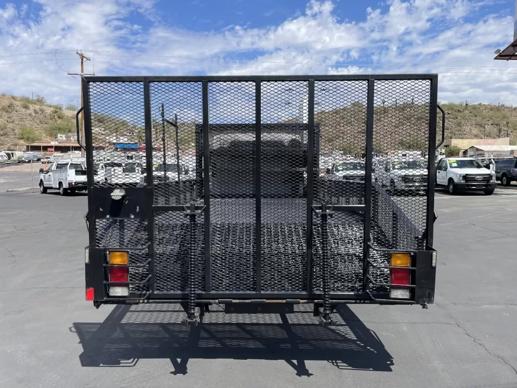 2017 Isuzu npr flatbed with dovetail