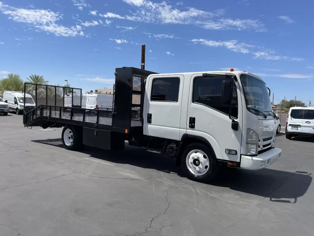 2017 Isuzu npr flatbed with dovetail