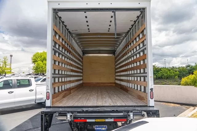 2024 CHEVROLET LCF 6500XD BOX TRUCK WITH LIFTGATE