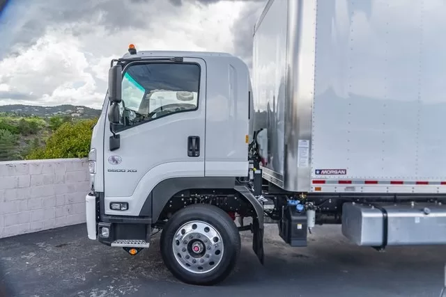 2024 CHEVROLET LCF 6500XD BOX TRUCK WITH LIFTGATE