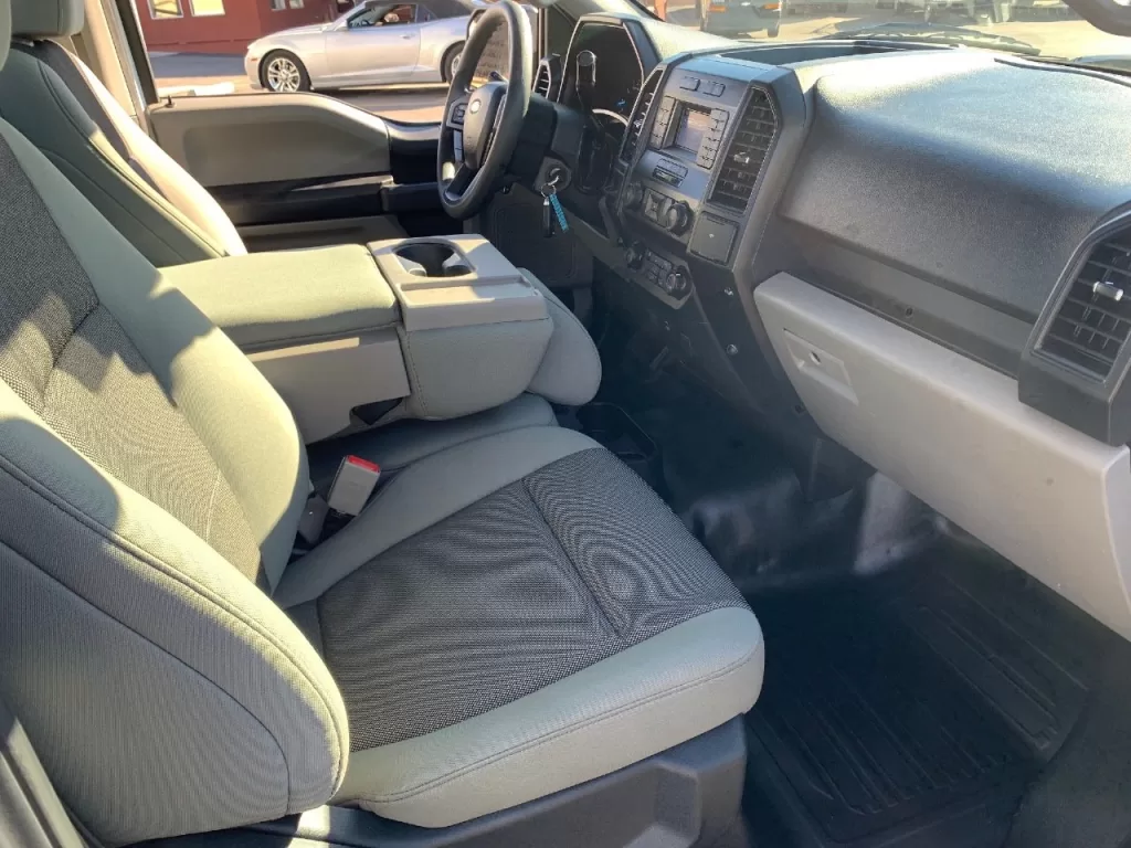 2019 Ford F150 Long Bed Pickup Truck With Fiberglass Tonneau Cover