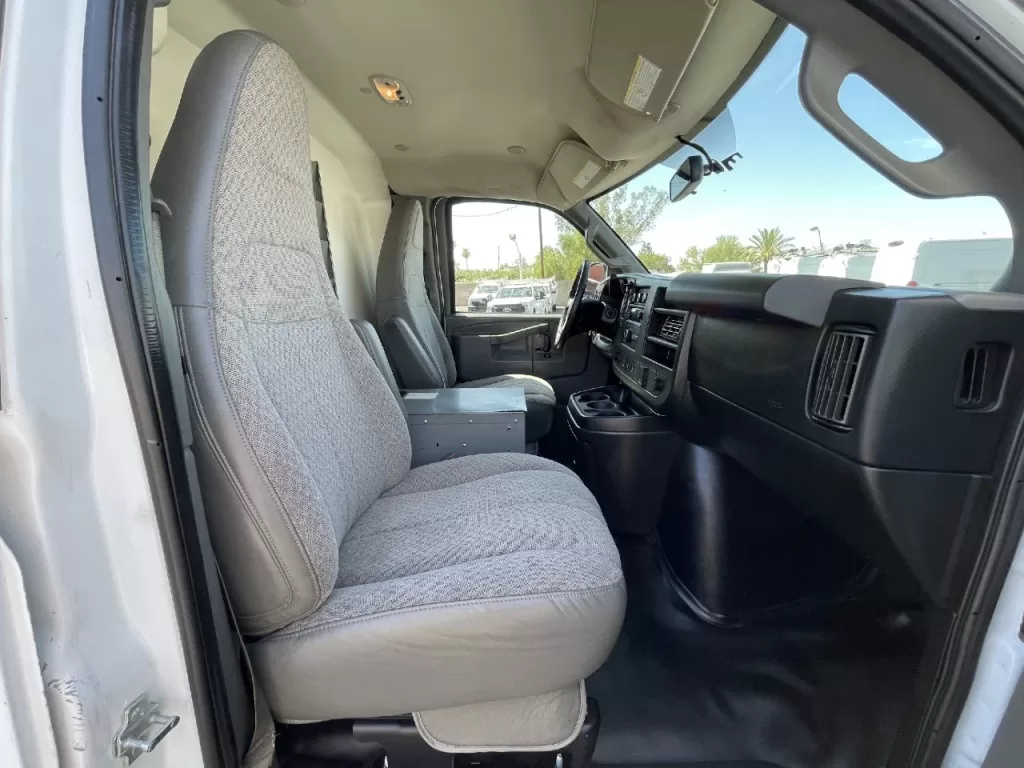 2018 CHEVROLET Express 3500 Cargo Van with bin package