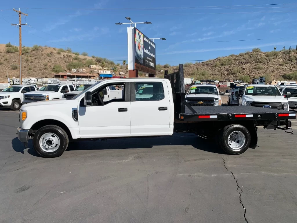 2017 FORD F350 Flatbed Truck